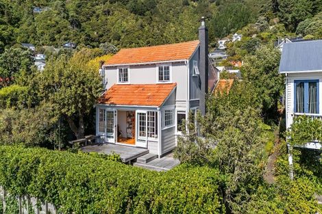 Photo of property in 4 Manuka Terrace, Eastbourne, Lower Hutt, 5013