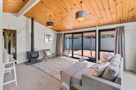 Photo of property in 10 Jane Street, Waikanae Beach, Waikanae, 5036