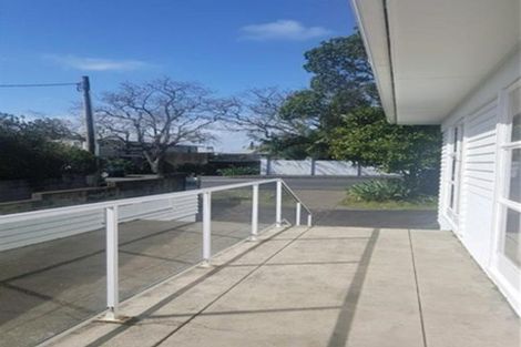 Photo of property in 292 Hurstmere Road, Takapuna, Auckland, 0622