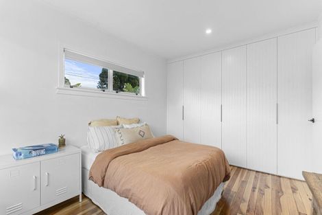 Photo of property in 37 Mcfarlane Street, Oakura, 4314