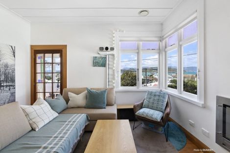 Photo of property in 174 Sutherland Road, Lyall Bay, Wellington, 6022