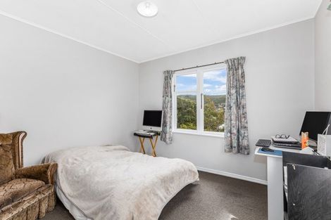 Photo of property in 12 Taylor Terrace, Tawa, Wellington, 5028