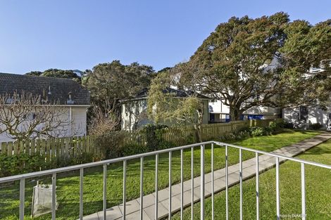 Photo of property in Kingsgate Flats, 10 Austin Street, Mount Victoria, Wellington, 6011