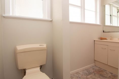 Photo of property in 18 Montrose Place, Takaro, Palmerston North, 4412