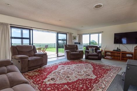 Photo of property in 787 Main North Road, Motunui, Waitara, 4383