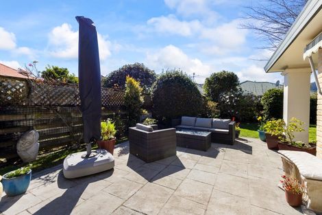 Photo of property in 16 Cranbrook Grove, Waikanae, 5036