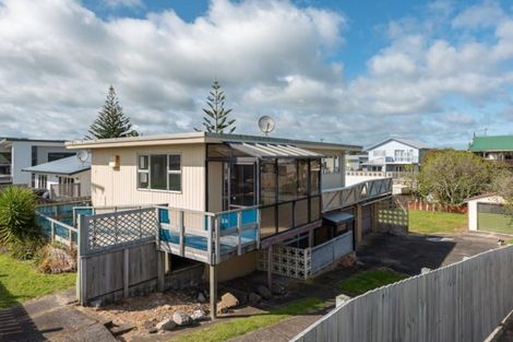 Photo of property in 56 Karewa Parade, Papamoa Beach, Papamoa, 3118