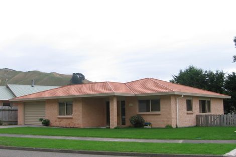 Photo of property in 8 Poneke Drive, Waikanae, 5036