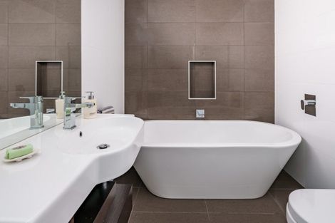 Photo of property in 19a Sunrise Bay Drive, Wanaka, 9305