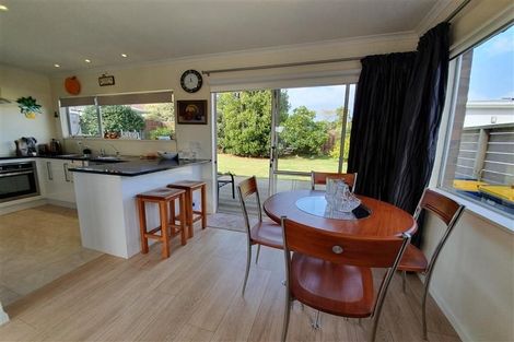 Photo of property in 2/18a Sherwood Avenue, Te Atatu South, Auckland, 0610