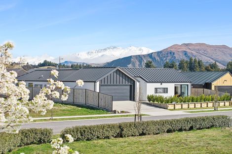 Photo of property in 47 Pounamu Avenue, Albert Town, Wanaka, 9305