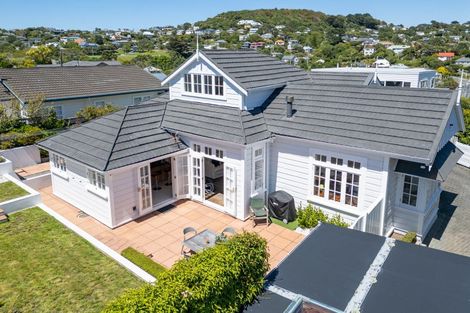 Photo of property in 15 Lucknow Terrace, Khandallah, Wellington, 6035