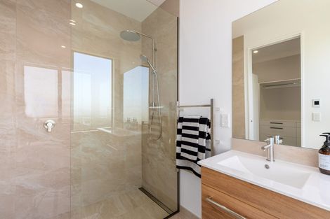 Photo of property in 63 Moncks Spur Road, Redcliffs, Christchurch, 8081