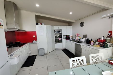 Photo of property in 5 Portadown Avenue, Pakuranga Heights, Auckland, 2010