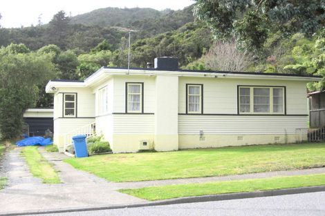 Photo of property in 77 Horoeka Street, Stokes Valley, Lower Hutt, 5019