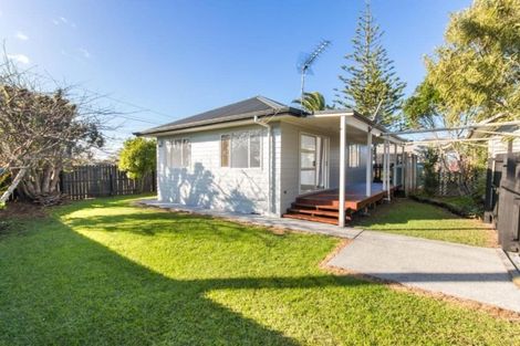 Photo of property in 16 Tiri Tiri Road, Birkdale, Auckland, 0626