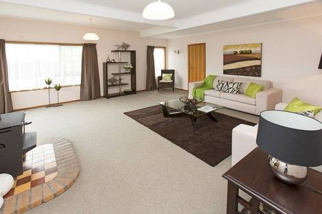 Photo of property in 1/10 Hyde Road, Rothesay Bay, Auckland, 0630