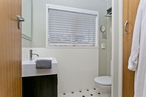 Photo of property in 14 Welland Place, Hillcrest, Auckland, 0627