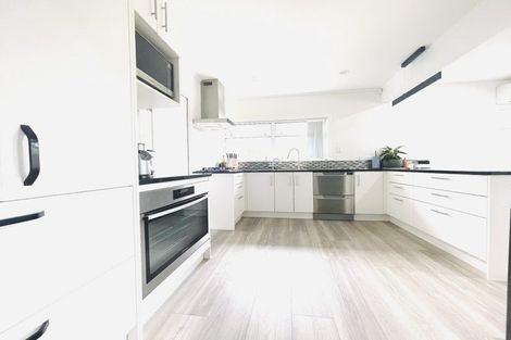 Photo of property in 5 Freshney Place, Hillpark, Auckland, 2102