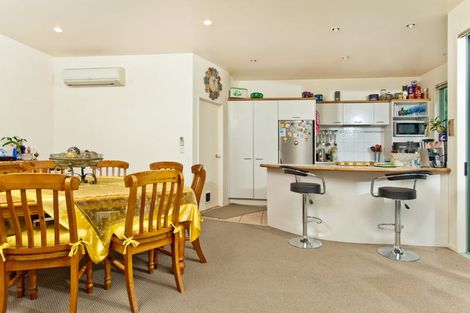 Photo of property in 2/42 Churchill Road, Murrays Bay, Auckland, 0630