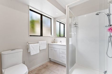 Photo of property in 40 Rivervale Grove, Stanmore Bay, Whangaparaoa, 0932