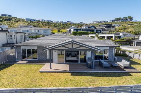 Photo of property in 25 Ken Douglas Drive, Aotea, Porirua, 5024