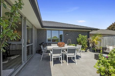 Photo of property in 18 Piharau Crescent, Hurdon, New Plymouth, 4310