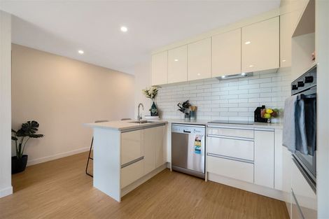 Photo of property in 11d Reid Road, New Lynn, Auckland, 0600