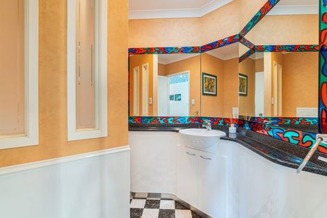 Photo of property in 88 Boord Crescent, Kumeu, 0891