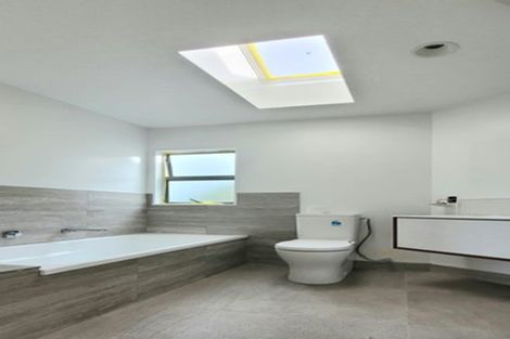 Photo of property in 2/6 Arirang Rise, Pinehill, Auckland, 0632