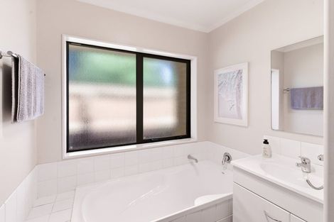 Photo of property in 15 Blowers Place, Halswell, Christchurch, 8025