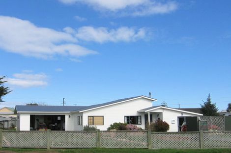 Photo of property in 34 Pratt Avenue, Foxton Beach, Foxton, 4815