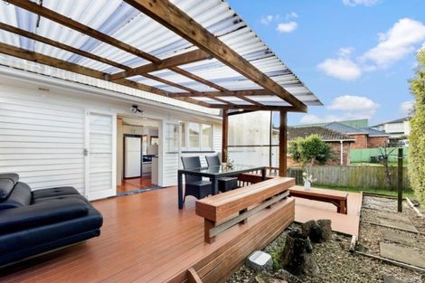 Photo of property in 68 Staveley Avenue, Mount Roskill, Auckland, 1041