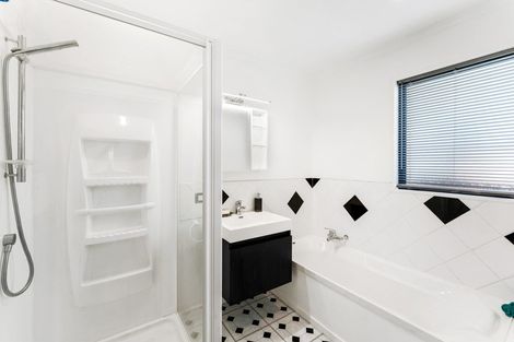 Photo of property in 43 Brightwater Crescent, Totara Park, Upper Hutt, 5018