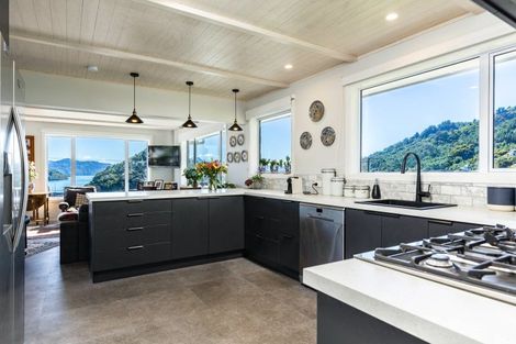 Photo of property in 3 Russell Street, Picton, 7220