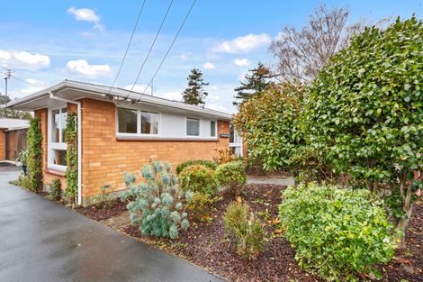 Photo of property in 2/43 Prestons Road, Redwood, Christchurch, 8051
