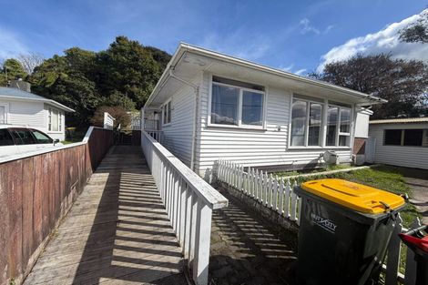 Photo of property in 5 Bird Grove, Stokes Valley, Lower Hutt, 5019