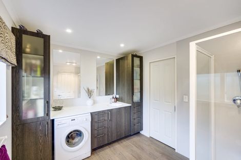 Photo of property in 5a Queens Walk, Taradale, Napier, 4112