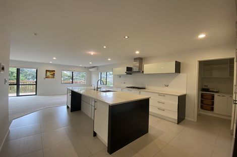 Photo of property in 68 Laurel Oak Drive, Schnapper Rock, Auckland, 0632