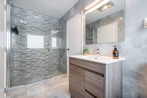 Photo of property in 3/504 Swanson Road, Ranui, Auckland, 0612