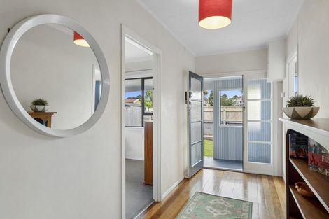 Photo of property in 11 French Street, Moturoa, New Plymouth, 4310