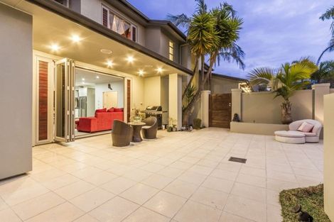 Photo of property in 11 Mistral Place, West Harbour, Auckland, 0618