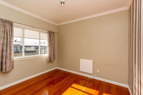 Photo of property in 33 Breakwater Road, Moturoa, New Plymouth, 4310