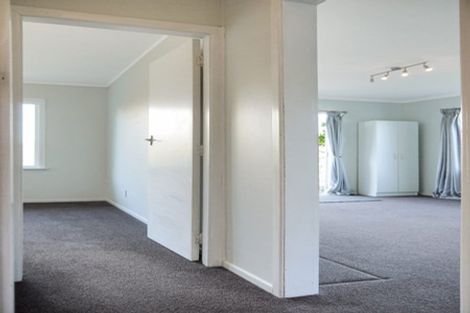 Photo of property in 34 Stewart Drive, Newlands, Wellington, 6037