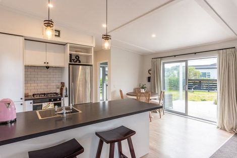 Photo of property in 6 Olliver Grove, Waikanae Beach, Waikanae, 5036