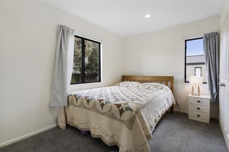 Photo of property in 11f Sturges Road, Henderson, Auckland, 0612