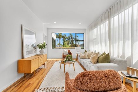 Photo of property in 1/410 Glenfield Road, Glenfield, Auckland, 0629