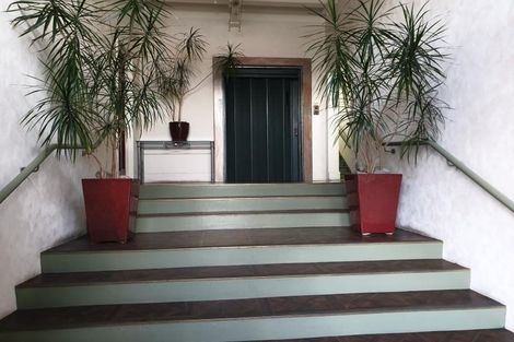 Photo of property in 2/37 Majoribanks Street, Mount Victoria, Wellington, 6011