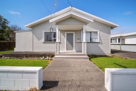 Photo of property in 3 Rainsford Street, Moturoa, New Plymouth, 4310