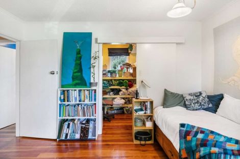 Photo of property in 30 Douglas Crescent, Fairfield, Hamilton, 3214